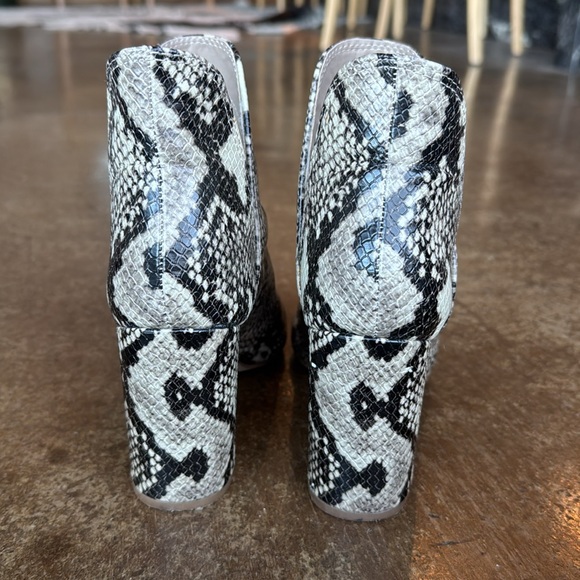 Snake skin booties by Steve Madden - Picture 4 of 4